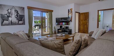 Impressive Villa Exclusive Sea Caves Walk to Taverns Sleeps 11 Ref 507