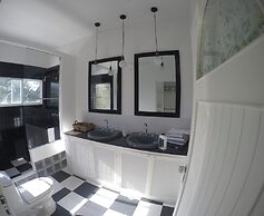 Ocean View Sai, Five Bedroom Holiday Home