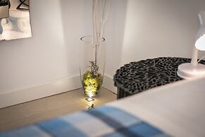 Stylish Residenza Torre Bianca 2 Bedroom Apartment Sleeps 5