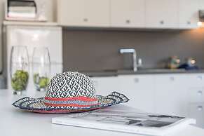 Stylish Residenza Torre Bianca 2 Bedroom Apartment Sleeps 5