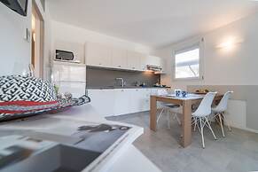 Stylish Residenza Torre Bianca 2 Bedroom Apartment Sleeps 5