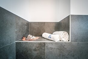 Stylish Residenza Torre Bianca 2 Bedroom Apartment Sleeps 5