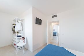Stylish Residenza Torre Bianca 2 Bedroom Apartment Sleeps 5