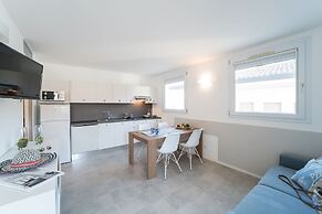 Stylish Residenza Torre Bianca 2 Bedroom Apartment Sleeps 5