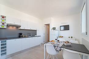Stylish Residenza Torre Bianca 2 Bedroom Apartment Sleeps 5
