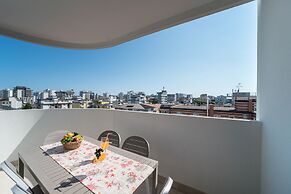 Stylish Residenza Torre Bianca 2 Bedroom Apartment Sleeps 5