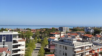 Stylish Residenza Torre Bianca 2 Bedroom Apartment Sleeps 5