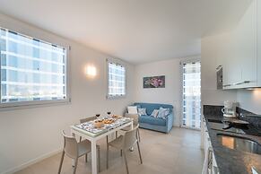 Stylish Residenza Torre Bianca 2 Bedroom Apartment Sleeps 5