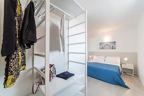 Stylish Residenza Torre Bianca 2 Bedroom Apartment Sleeps 5