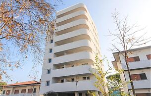 Stylish Residenza Torre Bianca 2 Bedroom Apartment Sleeps 5