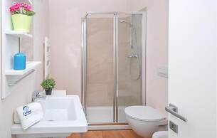 Stylish Residenza Torre Bianca 2 Bedroom Apartment Sleeps 5