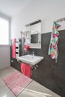 Stylish Residenza Torre Bianca 2 Bedroom Apartment Sleeps 5