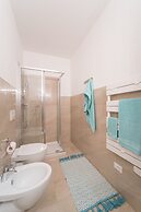 Stylish Residenza Torre Bianca 2 Bedroom Apartment Sleeps 5