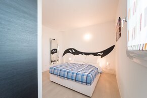 Stylish Residenza Torre Bianca 2 Bedroom Apartment Sleeps 5