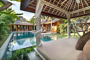 Peaceful 4 Bedrooms Private Pool Villas Rice Field View