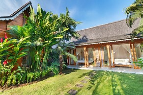 Peaceful 4 Bedrooms Private Pool Villas Rice Field View