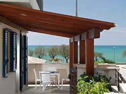 Dolce Mare 4 - Sea Front - Large Balcony - Sandy Beach