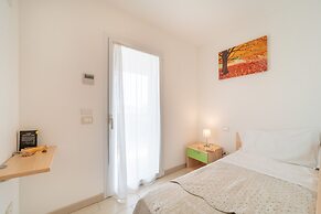 Elegant Residenza Monica Two Bedroom C6 Sleeps 6