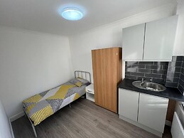 New 5-bed & 4 Bathroom House in Croydon