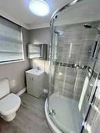 New 5-bed & 4 Bathroom House in Croydon