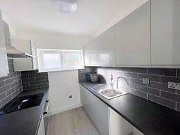 New 5-bed & 4 Bathroom House in Croydon
