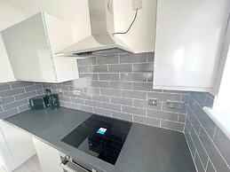 New 5-bed & 4 Bathroom House in Croydon