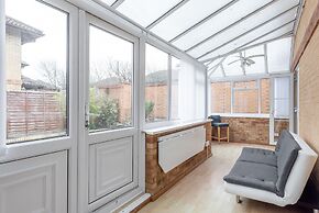 Milton Keynes Close to Station 6 bed Free Parking