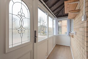 Milton Keynes Close to Station 6 bed Free Parking