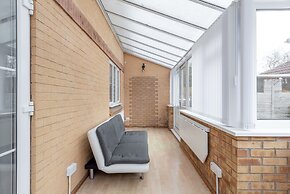 Milton Keynes Close to Station 6 bed Free Parking