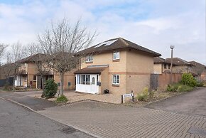 Milton Keynes Close to Station 6 bed Free Parking