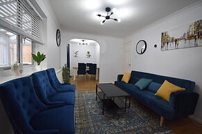 Milton Keynes Close to Station 6 bed Free Parking