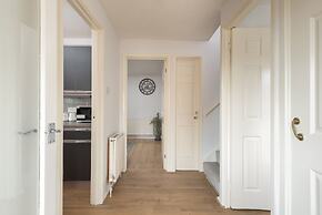 Milton Keynes Close to Station 6 bed Free Parking