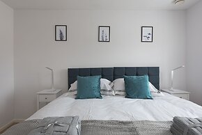 Milton Keynes Close to Station 6 bed Free Parking