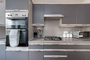 Milton Keynes Close to Station 6 bed Free Parking