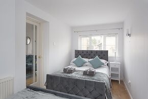 Milton Keynes Close to Station 6 bed Free Parking