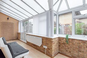 Milton Keynes Close to Station 6 bed Free Parking