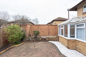 Milton Keynes Close to Station 6 bed Free Parking