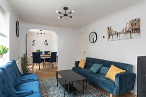 Milton Keynes Close to Station 6 bed Free Parking