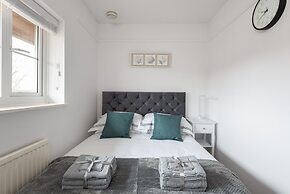 Milton Keynes Close to Station 6 bed Free Parking