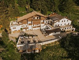 Waldhotel Fletschhorn Private Whole Hotel in Saas-Fee: 360 Alpine View