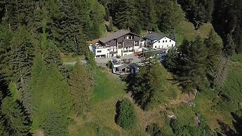Waldhotel Fletschhorn Private Whole Hotel in Saas-Fee: 360 Alpine View