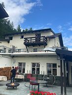 Waldhotel Fletschhorn Private Whole Hotel in Saas-Fee: 360 Alpine View