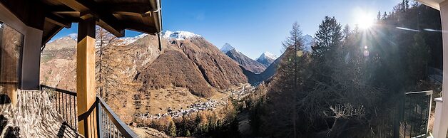 Waldhotel Fletschhorn - Panoramic Retreat in Saas Fee