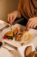 Waldhotel Fletschhorn - Panoramic Retreat in Saas Fee