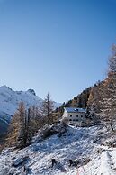 Waldhotel Fletschhorn - Panoramic Retreat in Saas Fee