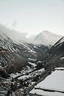 Waldhotel Fletschhorn - Panoramic Retreat in Saas Fee