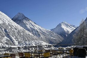 Waldhotel Fletschhorn Private Whole Hotel in Saas-Fee: 360 Alpine View