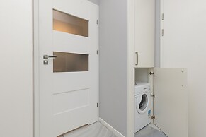 Kolejowa Cozy Apartment by Renters