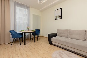 Kolejowa Cozy Apartment by Renters