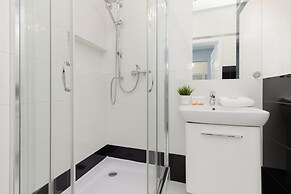 Kolejowa Cozy Apartment by Renters